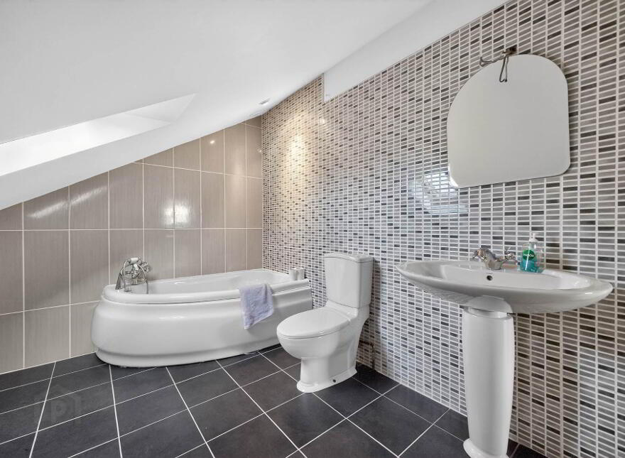 56B Crawfordstown Road, Drumaness, Ballynahinch, BT24 8LZ
