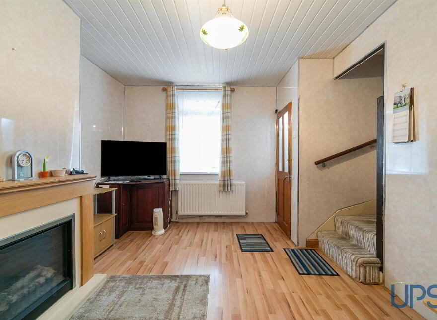 38 St. James's Crescent, Belfast, BT12 6DW photo 3