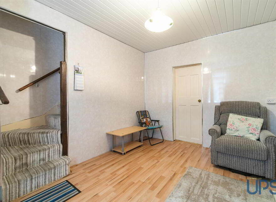38 St. James's Crescent, Belfast, BT12 6DW photo 2