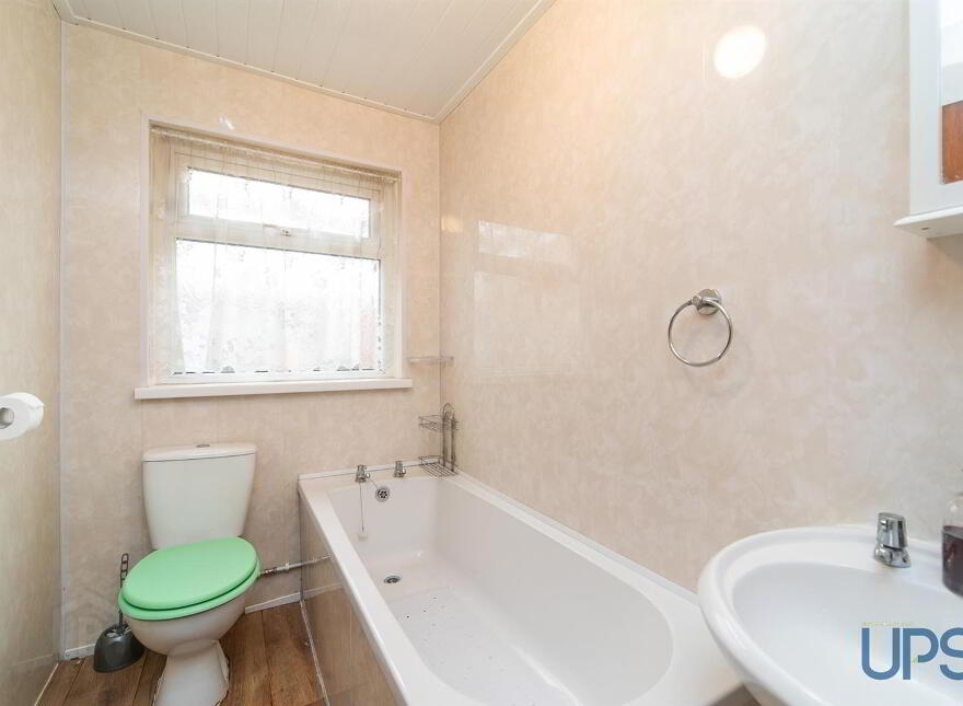 38 St. James's Crescent, Belfast, BT12 6DW