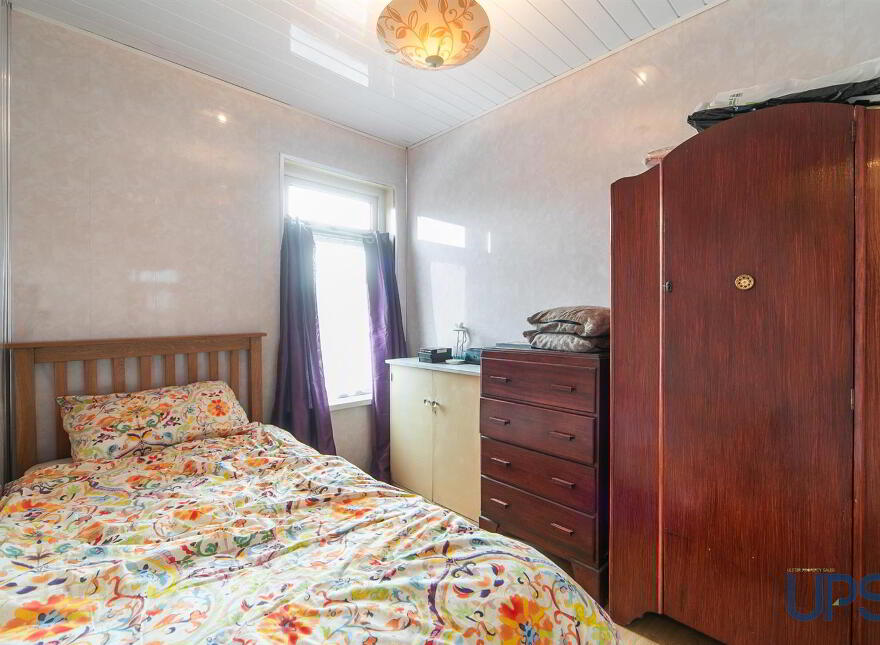 38 St. James's Crescent, Belfast, BT12 6DW