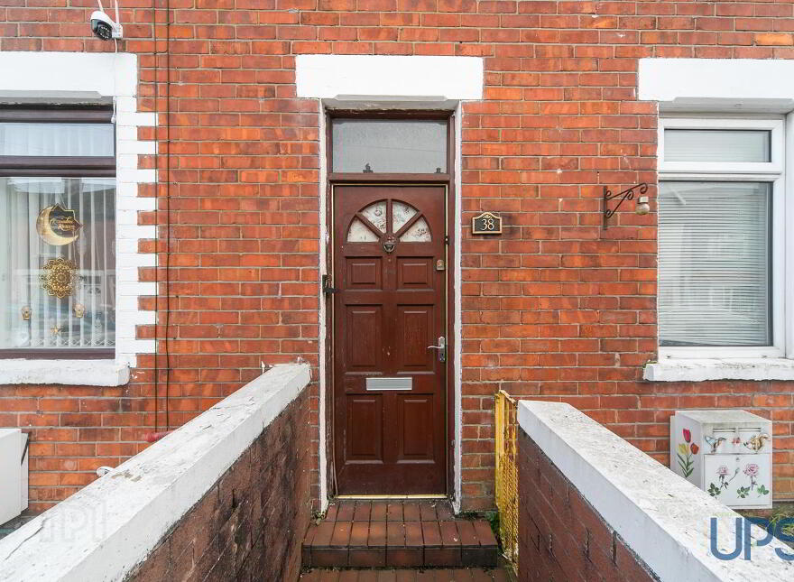 38 St. James's Crescent, Belfast, BT12 6DW