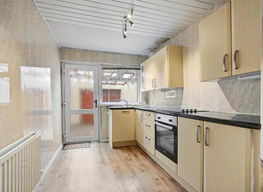 38 St. James's Crescent, Belfast, BT12 6DW