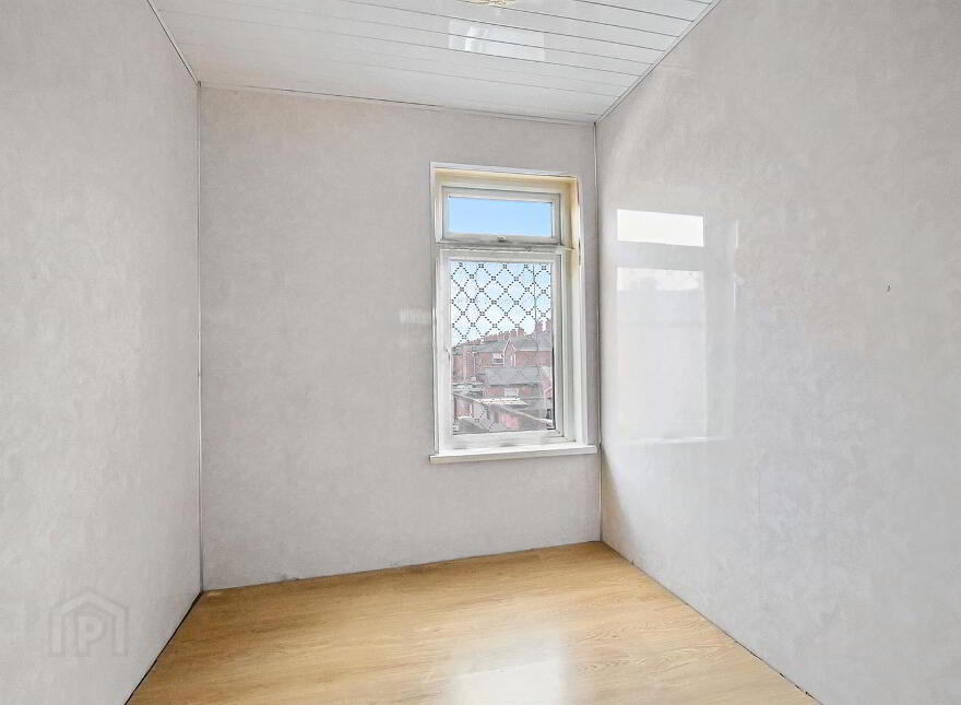 38 St. James's Crescent, Belfast, BT12 6DW