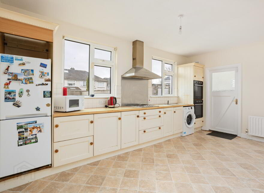 101 Lucan Heights, Lucan, K78K1W6