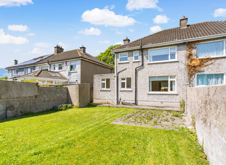 101 Lucan Heights, Lucan, K78K1W6