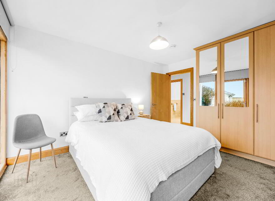 Ballustree, Loughshinny Harbour, Skerries, K34VP62