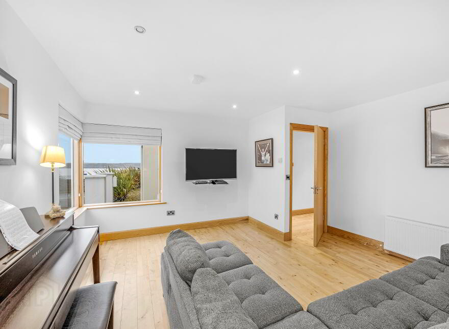 Ballustree, Loughshinny Harbour, Skerries, K34VP62