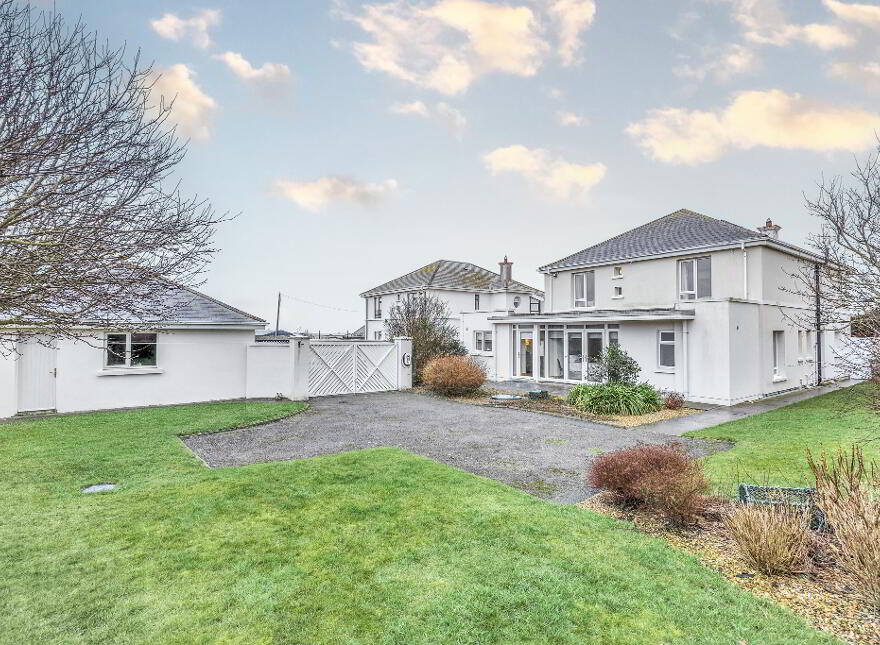 Ballustree, Loughshinny Harbour, Skerries, K34VP62