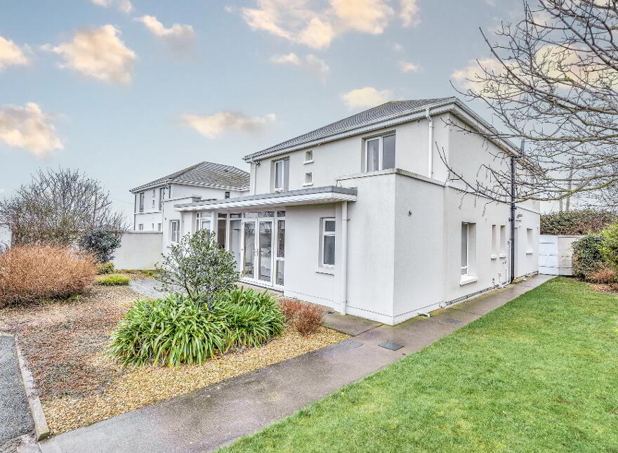 Ballustree, Loughshinny Harbour, Skerries, K34VP62