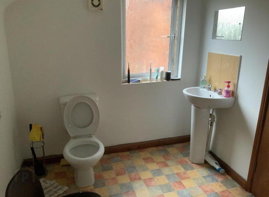 Flat 2, 21 Ashley Avenue, Belfast, BT9 7BT