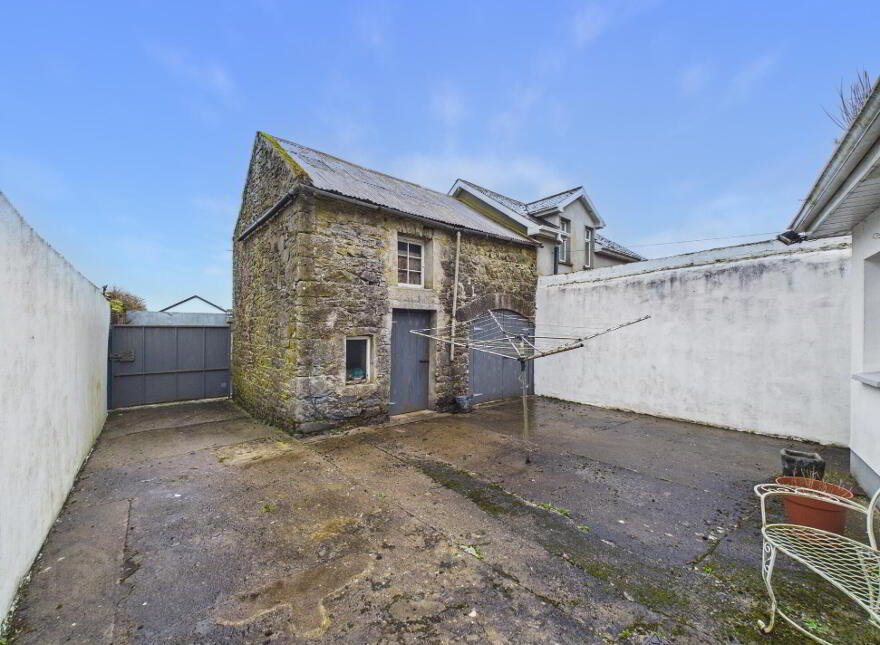 Main Street, Borrisokane, E45D263
