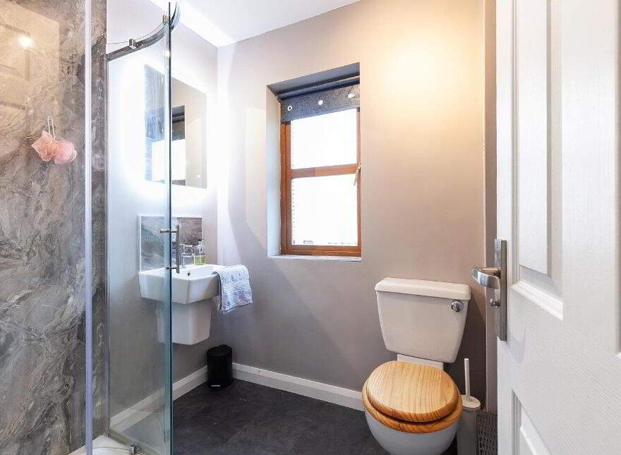 22 Bates Park, Greenisland, Carrickfergus, BT38 8LG