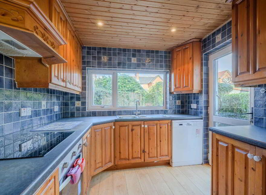 13 Kinnegar Road, Holywood, BT18 9JN