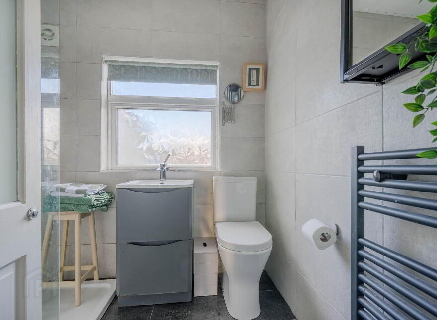 13 Kinnegar Road, Holywood, BT18 9JN