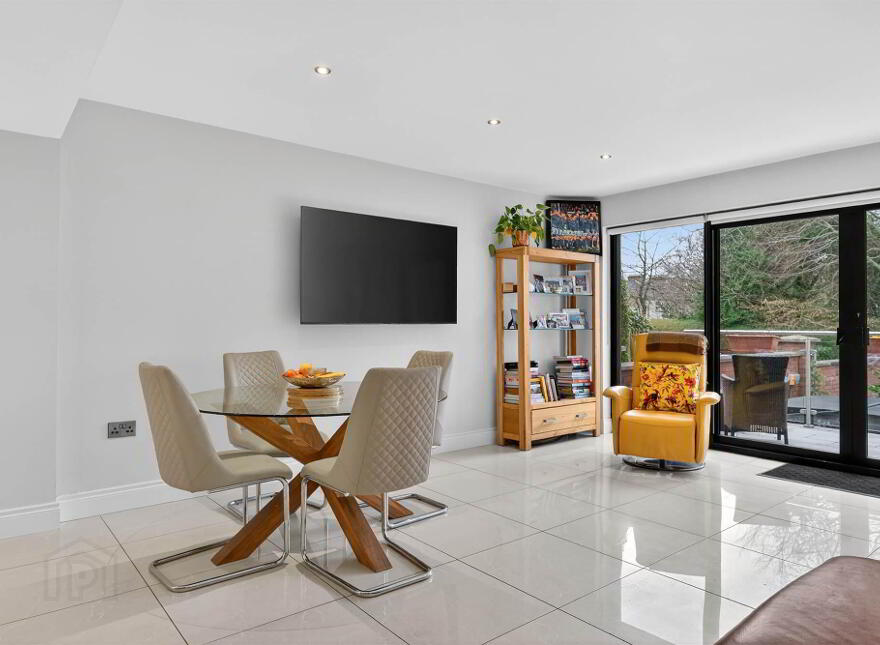 14 Church Avenue, Holywood, BT18 9BJ