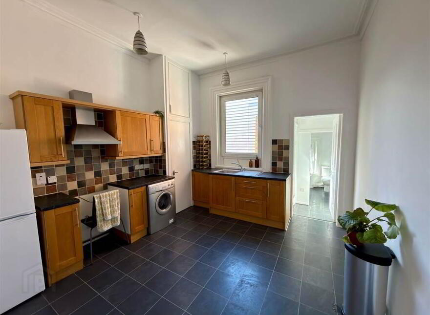 Flat C, 3 The Mount, Belfast, BT5 4NA