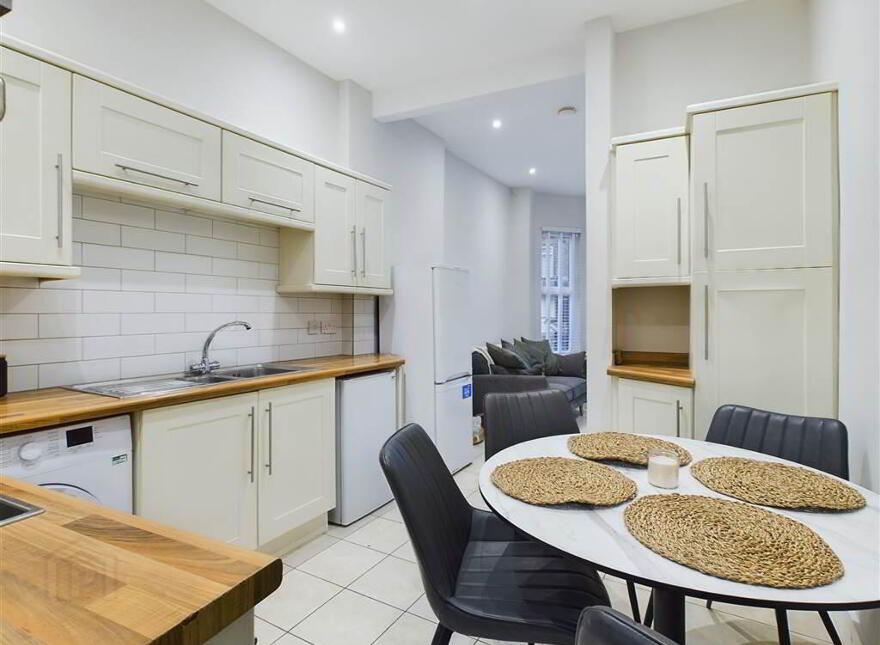 16 Edinburgh Street, Off Lisburn Road, Belfast, BT9 7DS