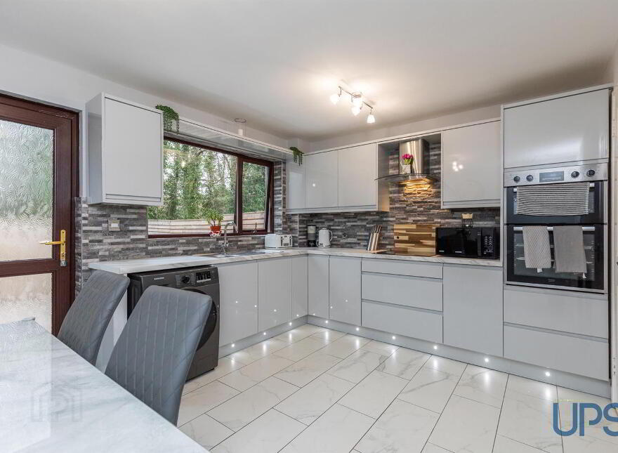 116 Colinvale, Poleglass, Belfast, BT17 0JW