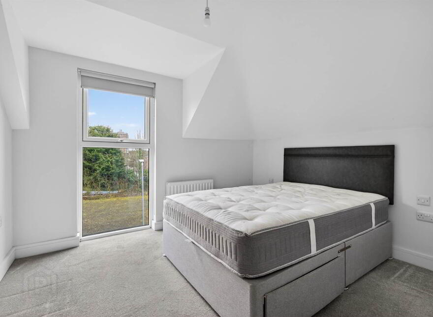 6 Locksley Mews, 114 Upper Lisburn Road, Belfast, BT10 0BD