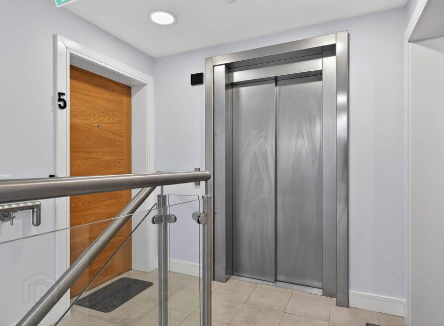 6 Locksley Mews, 114 Upper Lisburn Road, Belfast, BT10 0BD