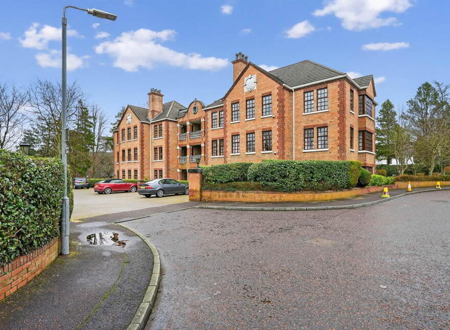 4 Broomhill Manor, Belfast, BT9 5HG