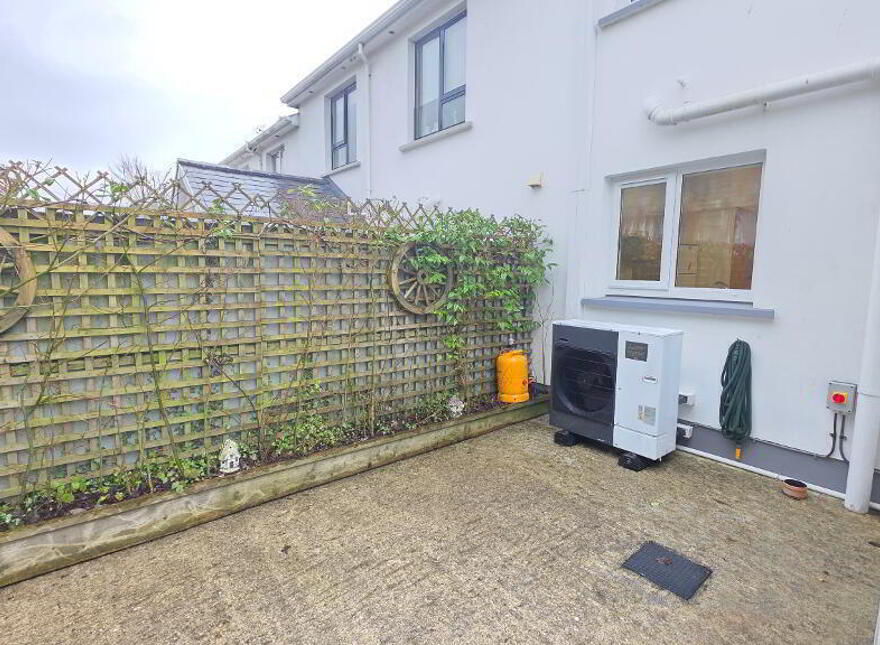 No, 1 Back Lane, Ramelton, F92Y030
