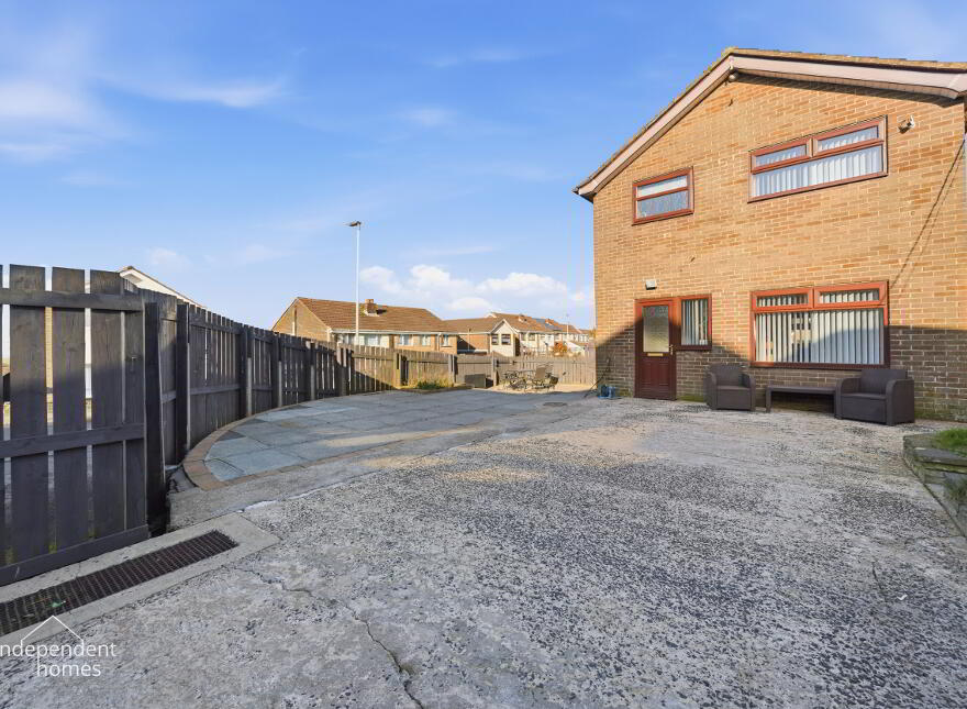 2 Ailsa Gardens, Larne, BT40 2JY