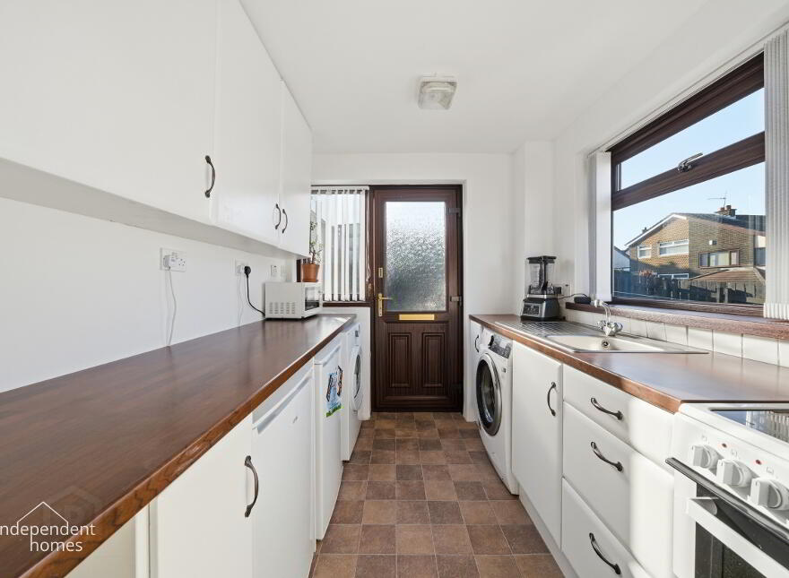 2 Ailsa Gardens, Larne, BT40 2JY
