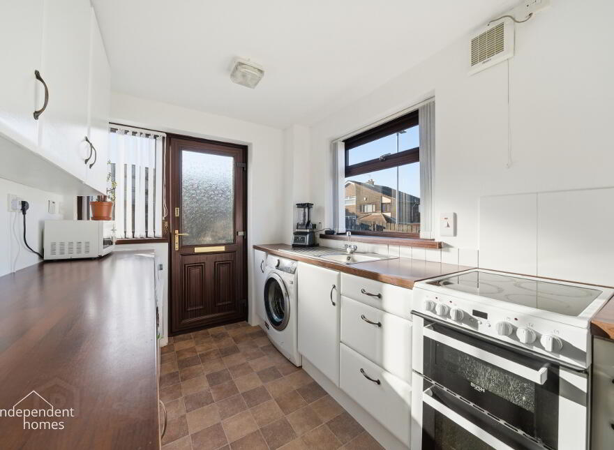 2 Ailsa Gardens, Larne, BT40 2JY