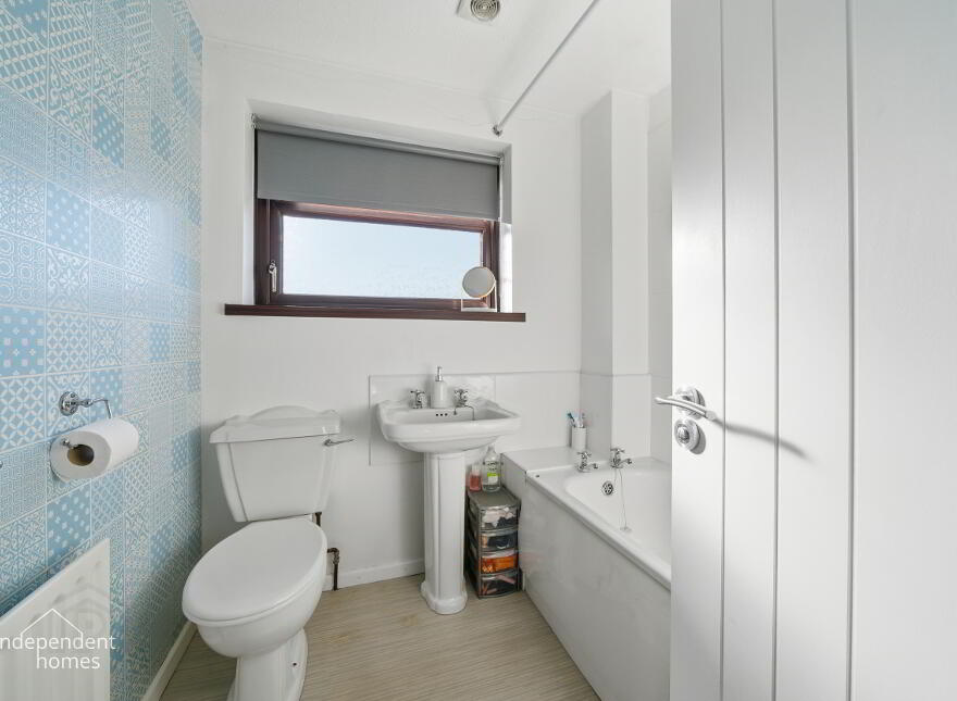 2 Ailsa Gardens, Larne, BT40 2JY