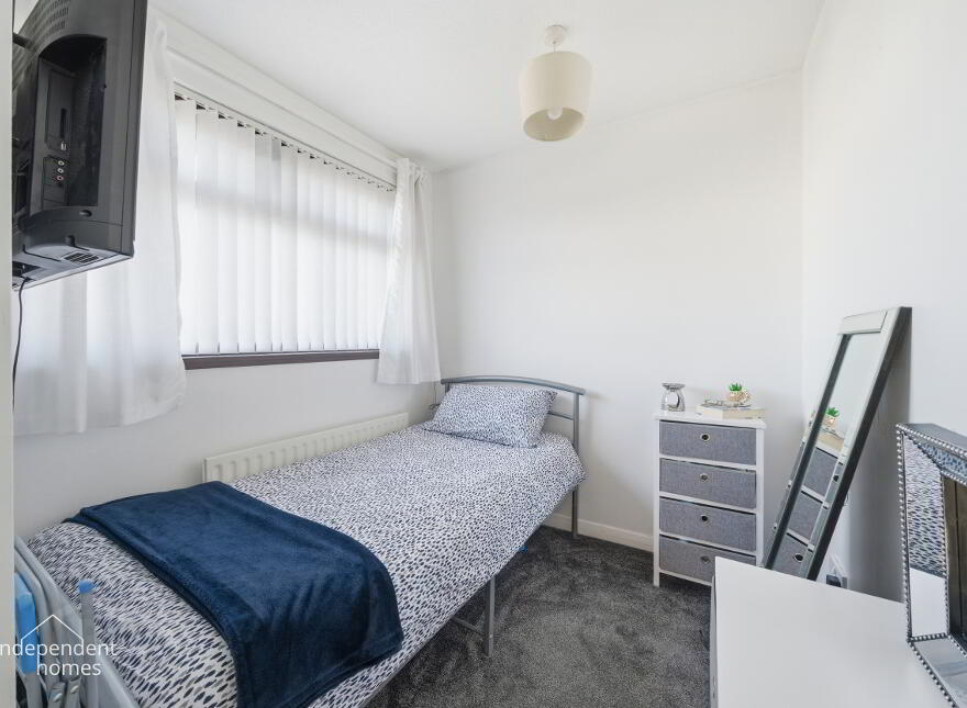 2 Ailsa Gardens, Larne, BT40 2JY