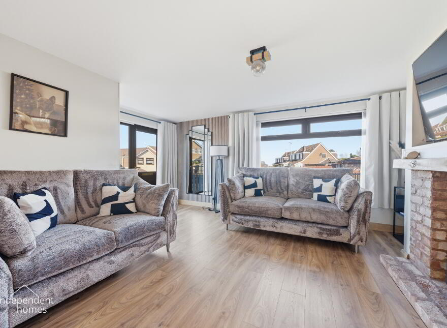2 Ailsa Gardens, Larne, BT40 2JY