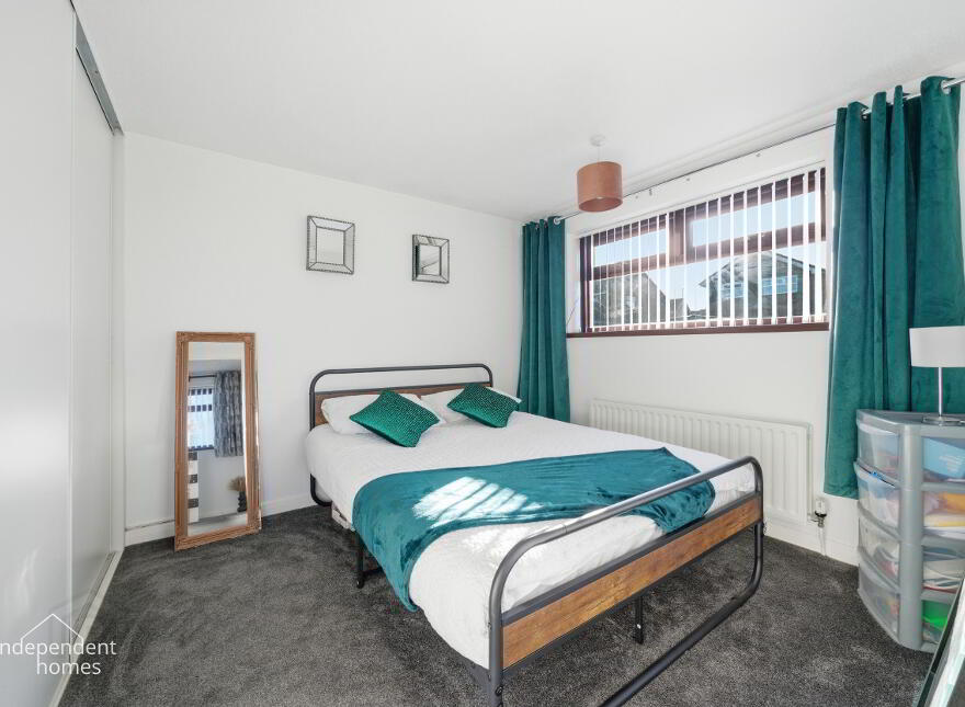 2 Ailsa Gardens, Larne, BT40 2JY