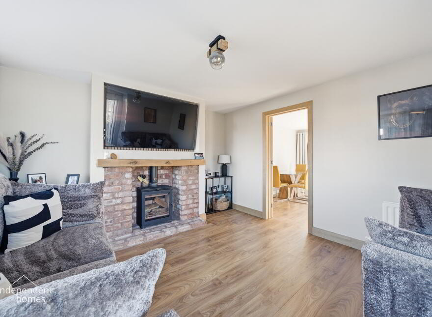 2 Ailsa Gardens, Larne, BT40 2JY