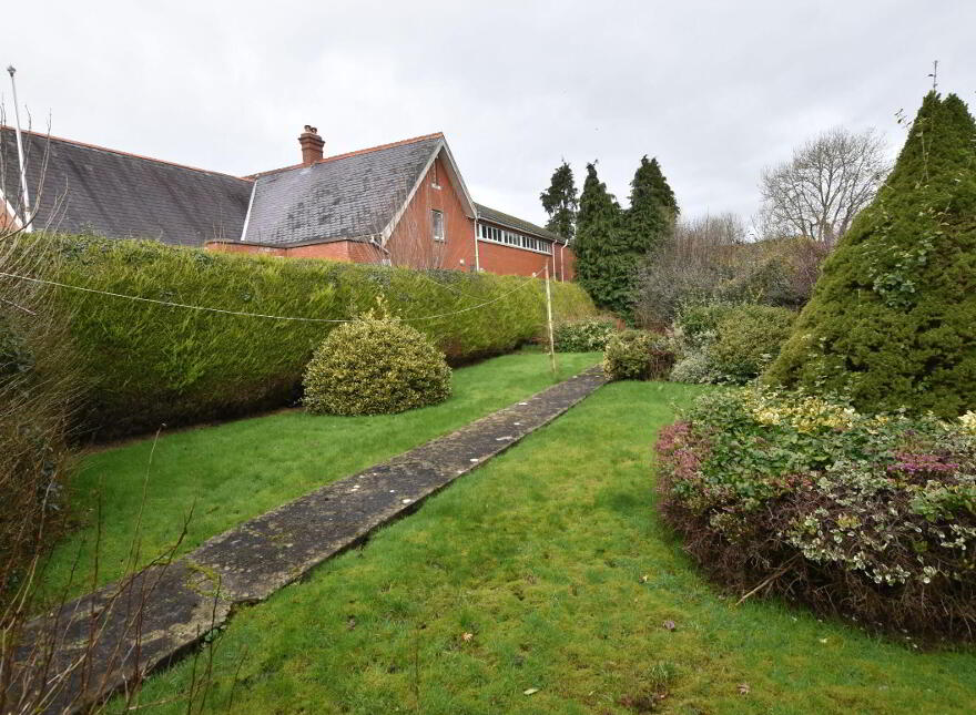 7 Dromore Road, Ballynahinch, BT24 8AY