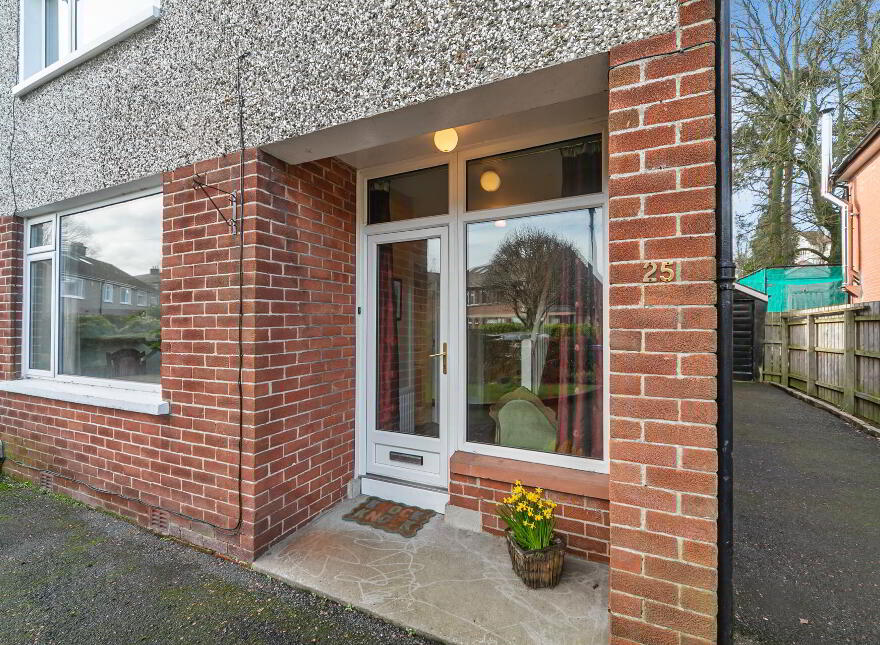 25 Hillside Park, Stranmillis, Belfast, BT9 5EL