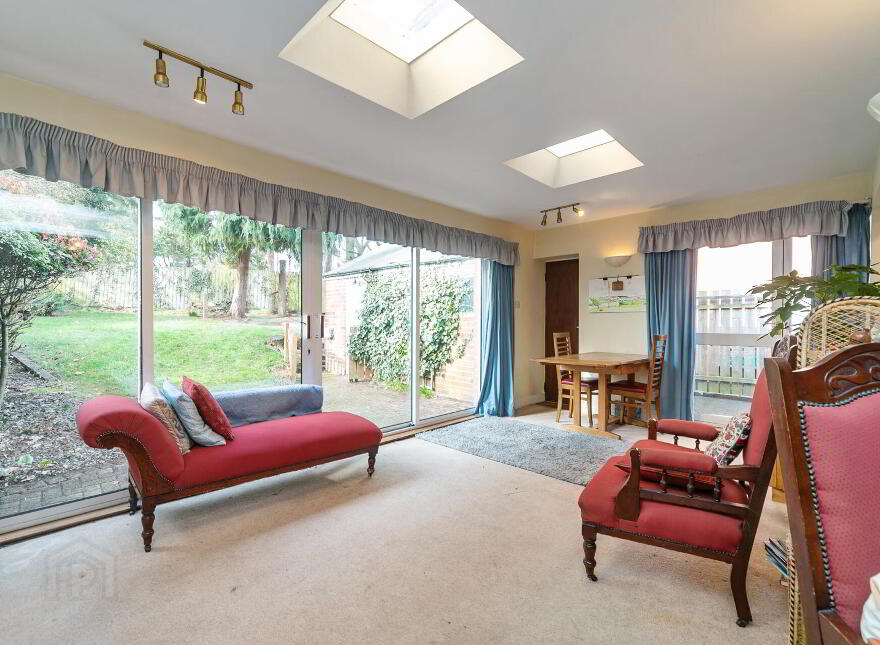 25 Hillside Park, Stranmillis, Belfast, BT9 5EL