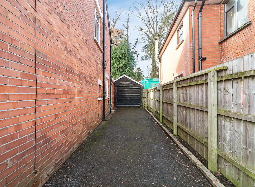 25 Hillside Park, Stranmillis, Belfast, BT9 5EL
