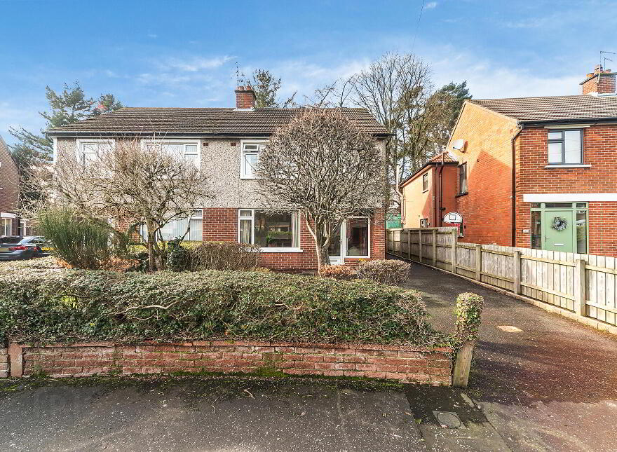 25 Hillside Park, Stranmillis, Belfast, BT9 5EL