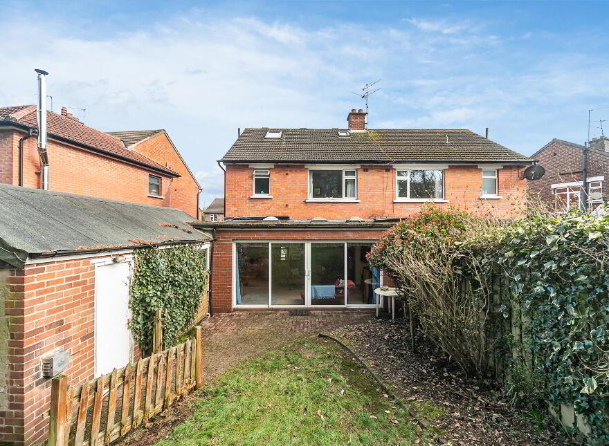 25 Hillside Park, Stranmillis, Belfast, BT9 5EL