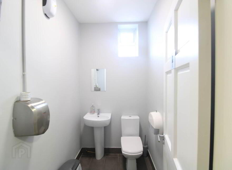 Martyr`s Road, Nenagh, E45EW89