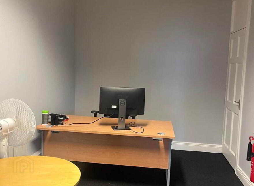 Martyr`s Road, Nenagh, E45EW89
