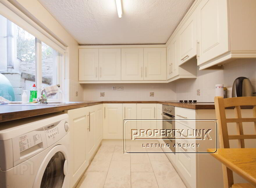 STUDENT ACCOMMODATION, 6 Stewarts Terrace, Derry/Londonderry, BT48 7LH
