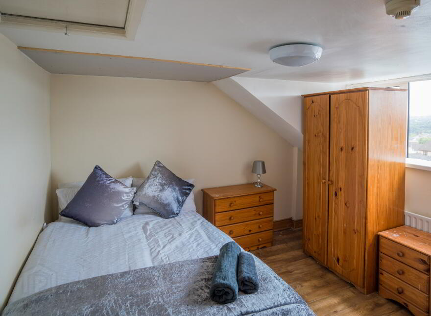 STUDENT ACCOMMODATION, 6 Stewarts Terrace, Derry/Londonderry, BT48 7LH