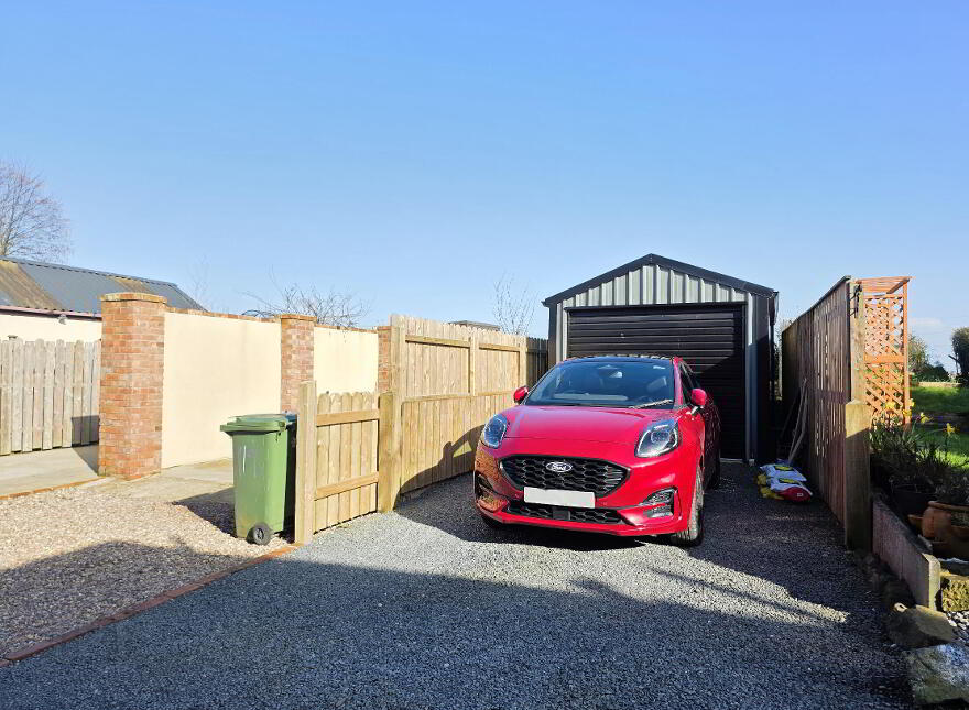 18 Hilden View, Tullynacross Road, Lisburn, BT27 5SF