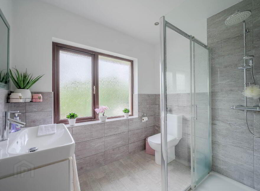 99 Demesne Road, Holywood, BT18 9EY