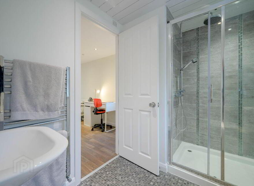 99 Demesne Road, Holywood, BT18 9EY