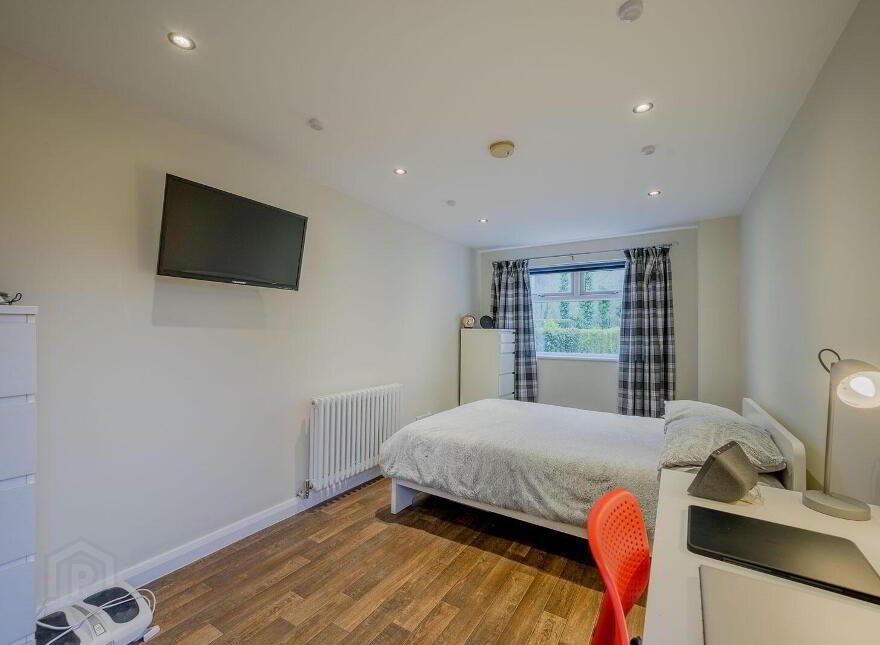 99 Demesne Road, Holywood, BT18 9EY