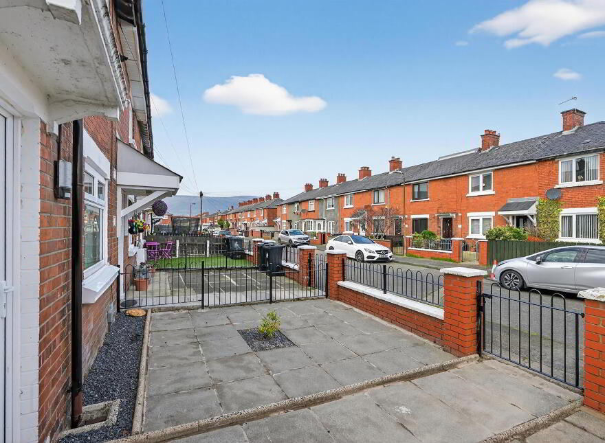 2 Donegall Gardens, Belfast, BT12 6NU